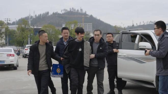 南京1994年抢劫杀人案告破!嫌疑人合谋抢劫并杀害出租车司机,32年后在棋牌室落网