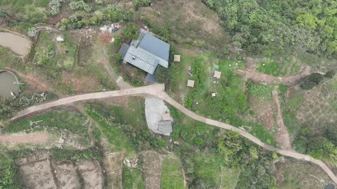 乡村旅游途中，骑友“抄近路”摔倒身亡，从事旅游开发的村是否要担责？