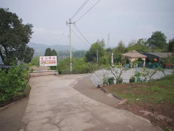 乡村旅游途中，骑友“抄近路”摔倒身亡，从事旅游开发的村是否要担责？